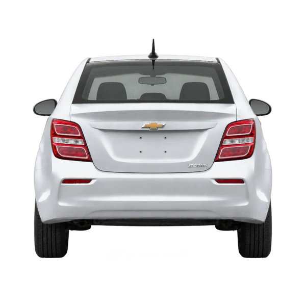 Chevrolet Sonic 2018 باللون فضي، منظر من الخلف