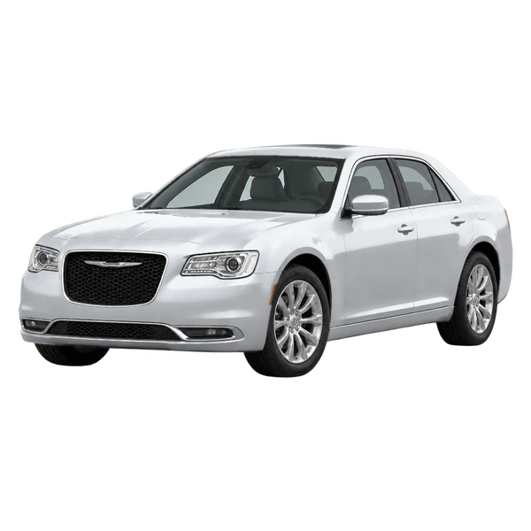 Chrysler 300C 2015 en plateado, vista frontal tres cuartos (hacia la izquierda)