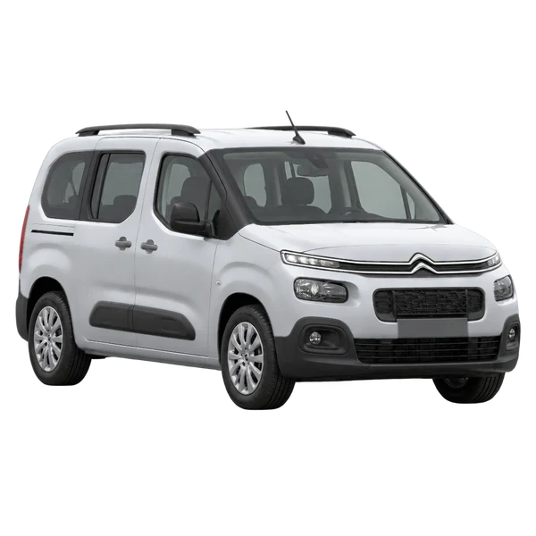 Citroën Berlingo 2022 prata, vista dianteira em três quartos (voltada para a esquerda)
