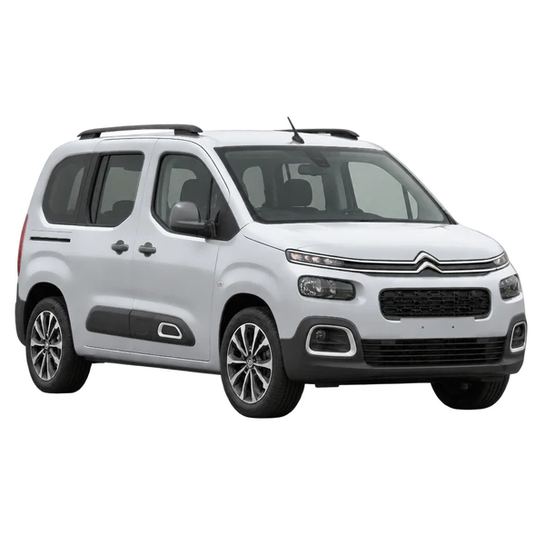 Citroën Berlingo 2023 prata, vista dianteira em três quartos (voltada para a esquerda)