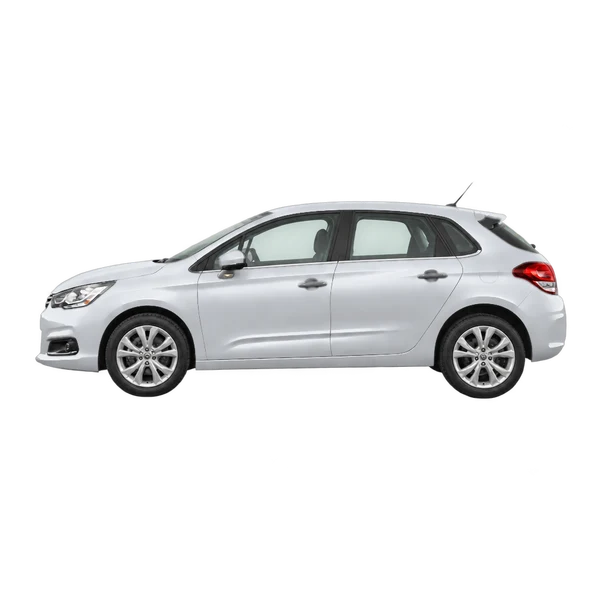 Citroën C4 2018 باللون فضي، منظر جانبي (متجه إلى اليسار)