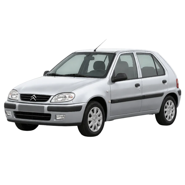 Citroën Saxo 2012 prata, vista dianteira em três quartos (voltada para a esquerda)