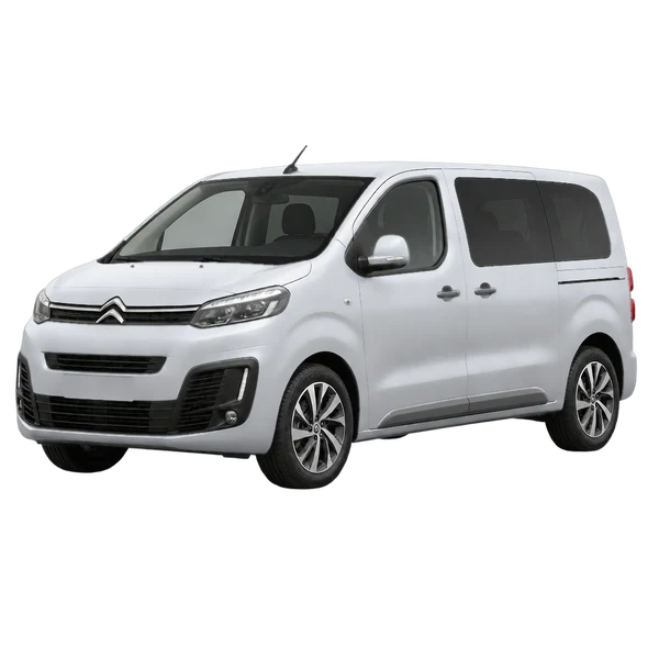 Citroën Spacetourer 2025 باللون فضي، منظر منظر أمامي بزاوية ثلاثة أرباع (متجه لليسار)