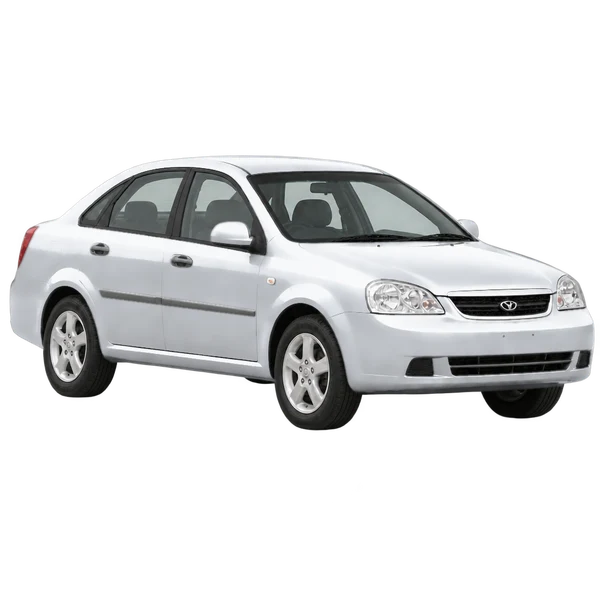 Daewoo Nubira 2007 باللون فضي، منظر زاوية ثلاثة أرباع أمامية (باتجاه اليمين)