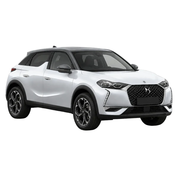 DS 3 Crossback 2022 باللون فضي، منظر منظر أمامي بزاوية ثلاثة أرباع (متجه لليسار)