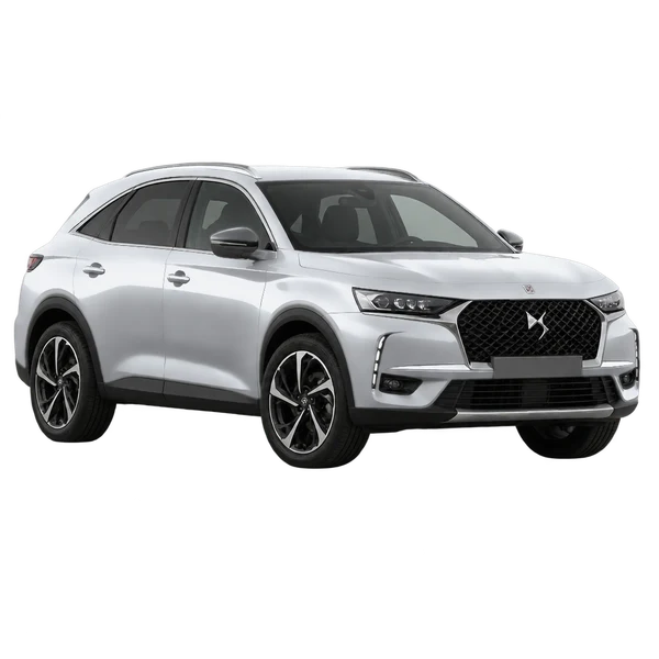DS 7 Crossback 2022 باللون فضي، منظر منظر أمامي بزاوية ثلاثة أرباع (متجه لليسار)
