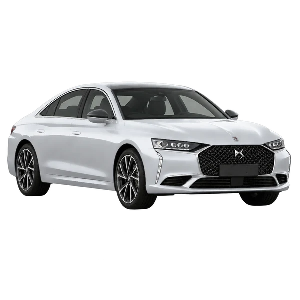 DS 9 2022 باللون فضي، منظر منظر أمامي بزاوية ثلاثة أرباع (متجه لليسار)