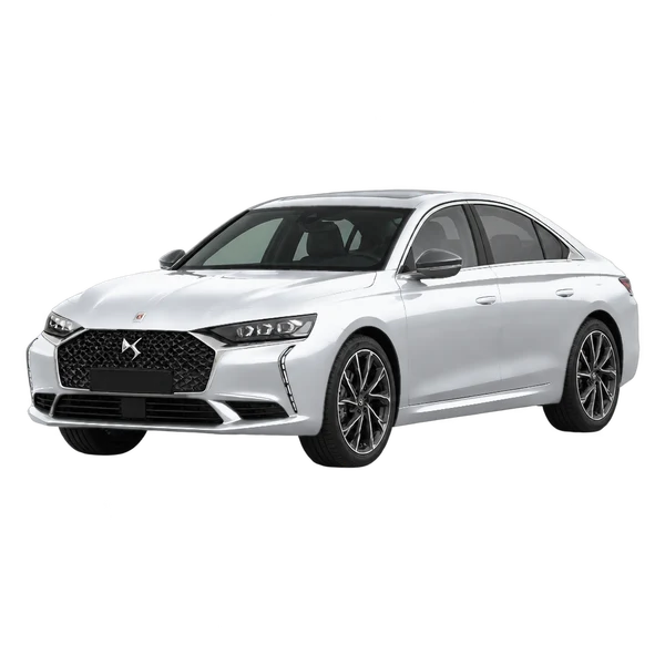DS 9 2023 باللون فضي، منظر منظر أمامي بزاوية ثلاثة أرباع (متجه لليسار)