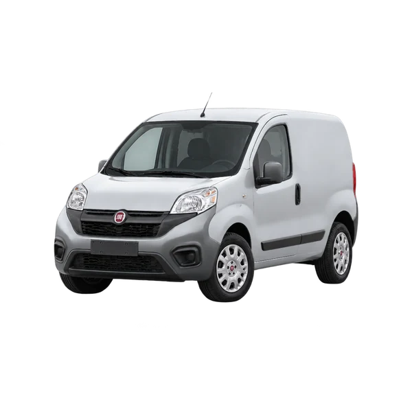 Fiat Fiorino 2021 en plateado, vista frontal tres cuartos (hacia la izquierda)