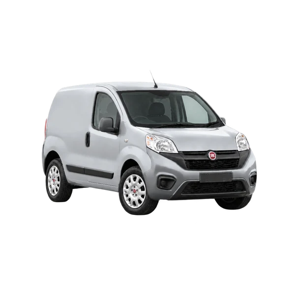 Fiat Fiorino 2021 en plateado, vista tres cuartos frontal (mirando a la derecha)