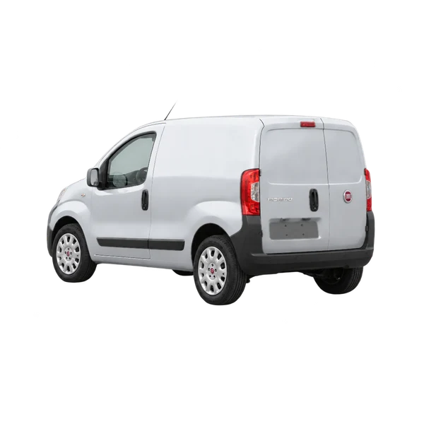 Fiat Fiorino 2021 en plateado, vista tres cuartos trasero (mirando a la izquierda)