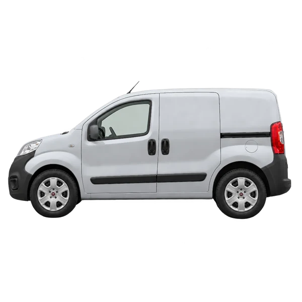 Fiat Fiorino 2024 en plateado, vista lateral (mirando a la izquierda)