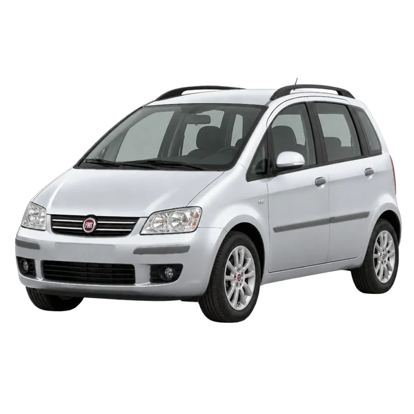 Fiat Idea 2007 باللون فضي، منظر منظر أمامي بزاوية ثلاثة أرباع (متجه لليسار)