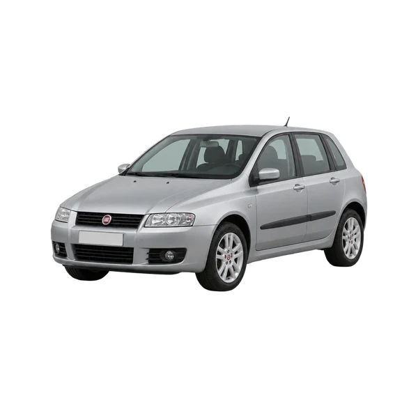 Fiat Stilo 2010 باللون فضي، منظر منظر أمامي بزاوية ثلاثة أرباع (متجه لليسار)
