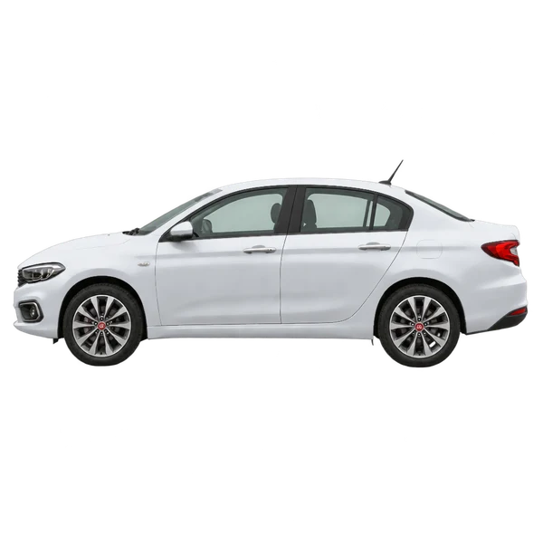Fiat Tipo 2025 en plateado, vista lateral (mirando a la izquierda)