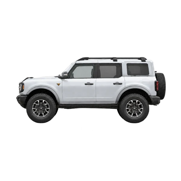 Ford Bronco Badlands 2024 باللون فضي، منظر جانبي (متجه إلى اليسار)