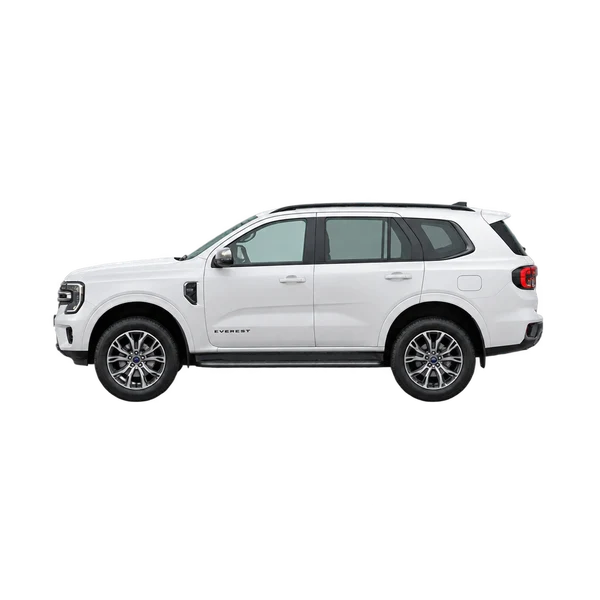 Ford Everest 2022 باللون أبيض، منظر جانبي (متجه إلى اليسار)
