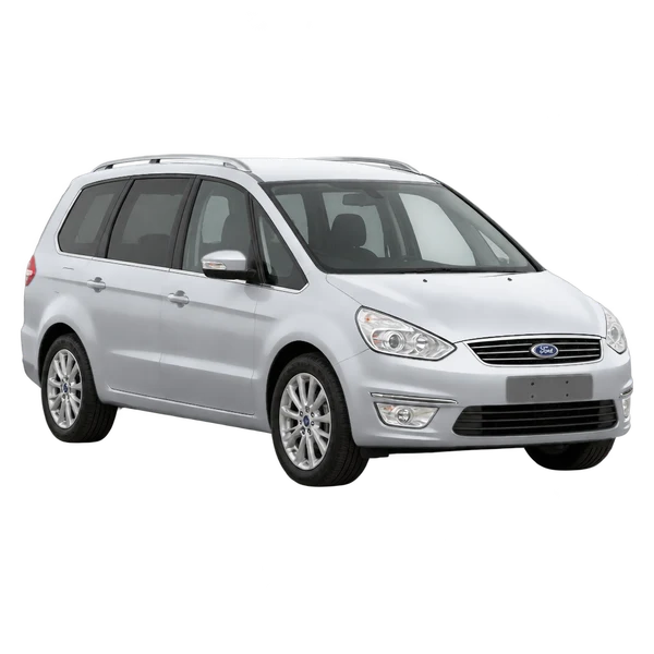 Ford Galaxy 2014 باللون فضي، منظر منظر أمامي بزاوية ثلاثة أرباع (متجه لليسار)