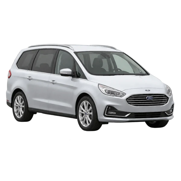 Ford Galaxy 2022 باللون فضي، منظر منظر أمامي بزاوية ثلاثة أرباع (متجه لليسار)
