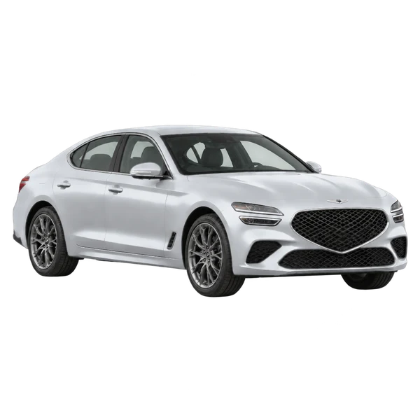 Genesis G70 2027 en plateado, vista tres cuartos frontal (mirando a la derecha)