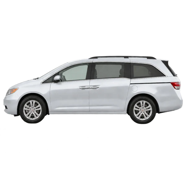 Honda Odyssey 2013 باللون فضي، منظر جانبي (متجه إلى اليسار)