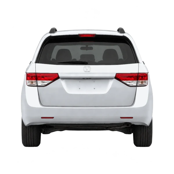 Honda Odyssey 2015 باللون فضي، منظر من الخلف