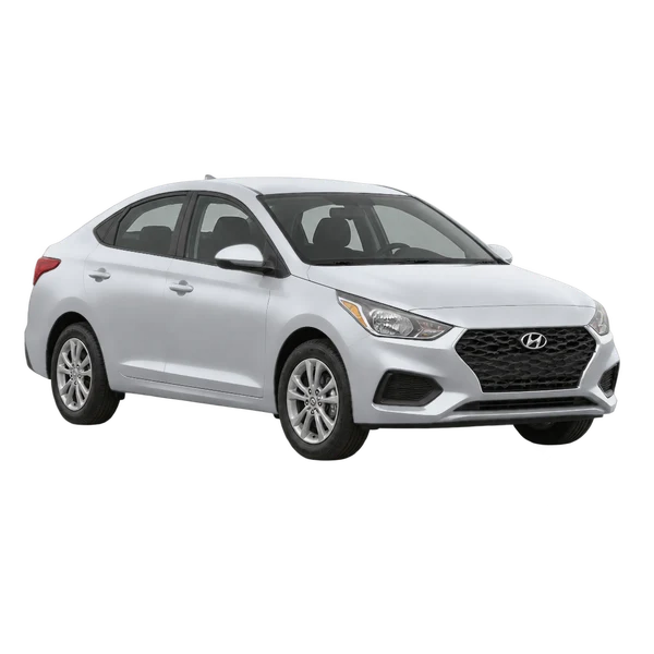 Hyundai Accent 2021 باللون فضي، منظر منظر أمامي بزاوية ثلاثة أرباع (متجه لليسار)