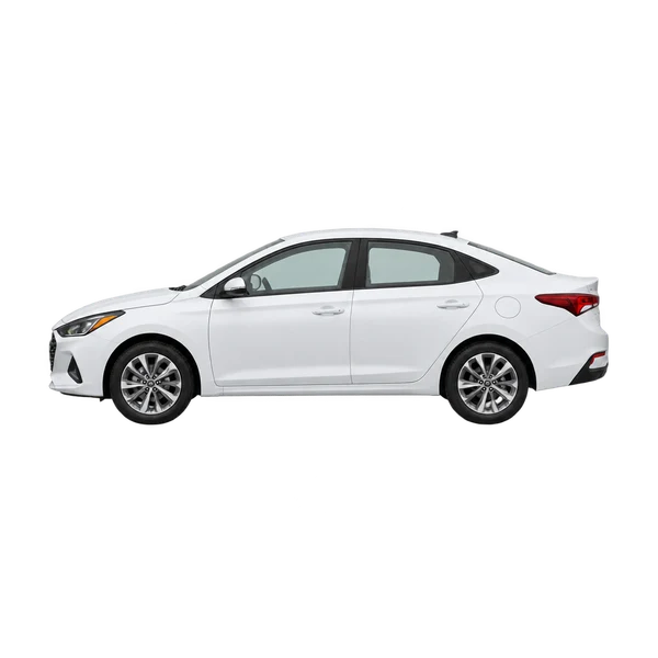 Hyundai Accent 2026 باللون أبيض، منظر جانبي (متجه إلى اليسار)