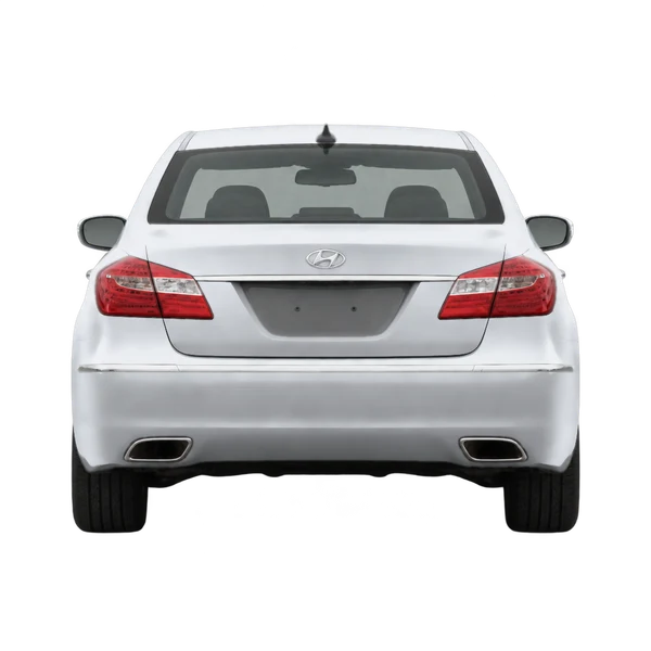 Hyundai Genesis 2013 باللون فضي، منظر من الخلف