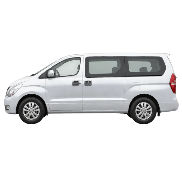 Hyundai H-1 2014 باللون فضي، منظر جانبي (متجه إلى اليسار)