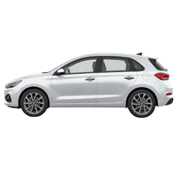 Hyundai I30 2025 باللون فضي، منظر جانبي (متجه إلى اليسار)