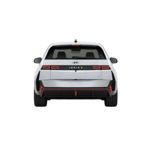 Hyundai Ioniq 5 N 2026 باللون فضي، منظر من الخلف