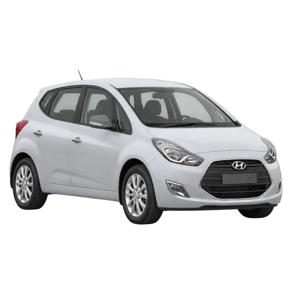 Hyundai IX20 2016 en plateado, vista frontal tres cuartos (hacia la izquierda)