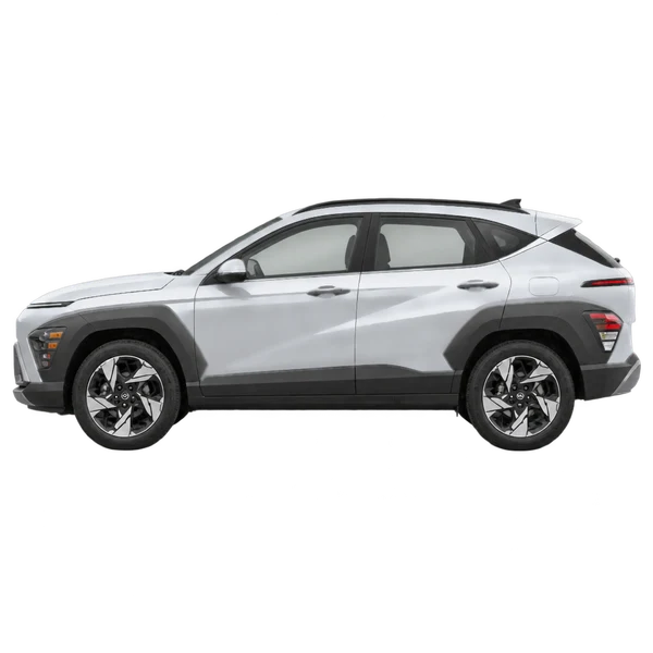 Hyundai Kona 2024 باللون فضي، منظر جانبي (متجه إلى اليسار)