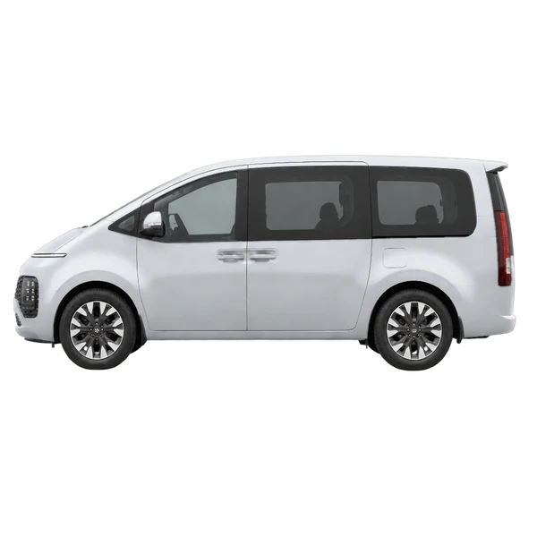 Hyundai Staria 2025 باللون فضي، منظر جانبي (متجه إلى اليسار)
