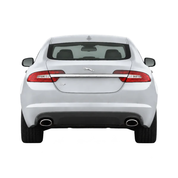 Jaguar XF 2011 باللون فضي، منظر من الخلف