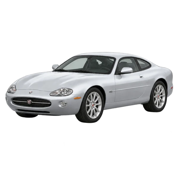 Jaguar XKR 2001 باللون فضي، منظر منظر أمامي بزاوية ثلاثة أرباع (متجه لليسار)
