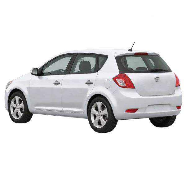 Kia Ceed 2012 باللون فضي، منظر ثلاثة أرباع خلفي (باتجاه اليسار)