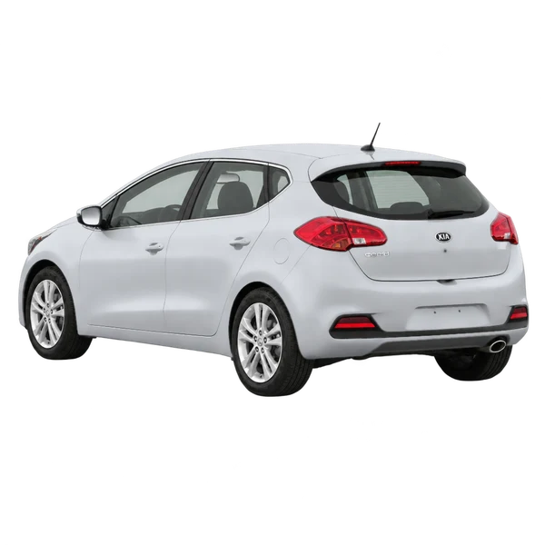 Kia Ceed 2013 en plateado, vista tres cuartos trasero (mirando a la izquierda)