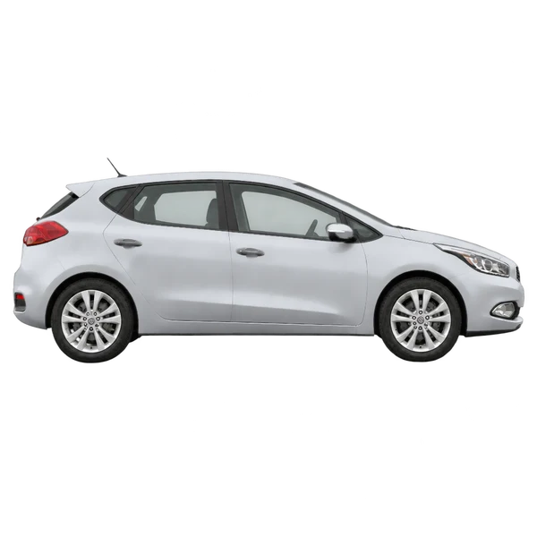 Kia Ceed 2014 en plateado, vista lateral (hacia la derecha)