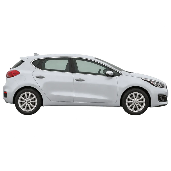 Kia Ceed 2015 en plateado, vista lateral (hacia la derecha)