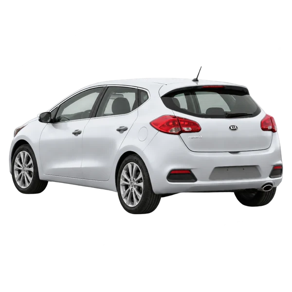Kia Ceed 2016 en plateado, vista tres cuartos trasero (mirando a la izquierda)