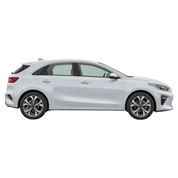Kia Ceed 2021 en plateado, vista lateral (hacia la derecha)