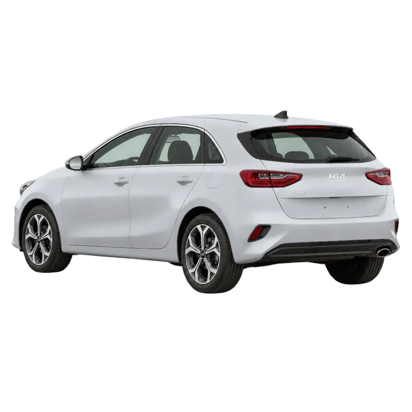 Kia Ceed 2023 en plateado, vista tres cuartos trasero (mirando a la izquierda)