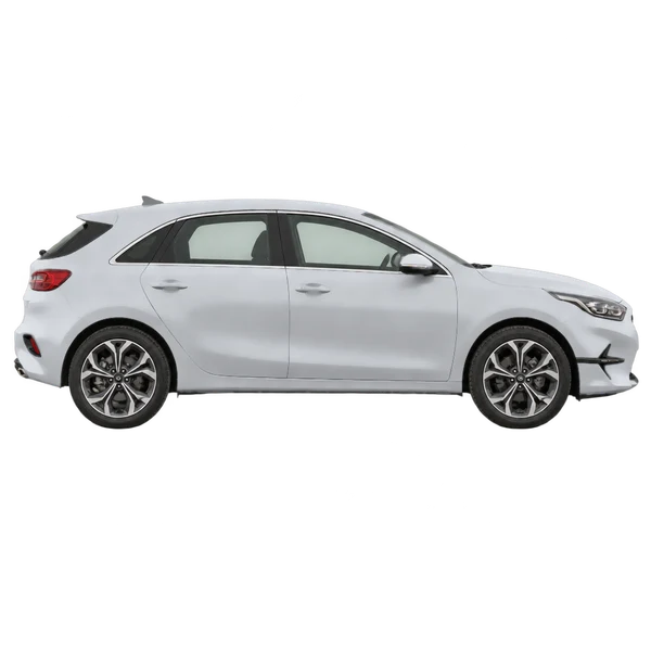 Kia Ceed 2024 en plateado, vista lateral (hacia la derecha)