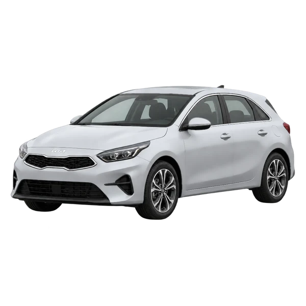 Kia Ceed 2026 باللون فضي، منظر منظر أمامي بزاوية ثلاثة أرباع (متجه لليسار)