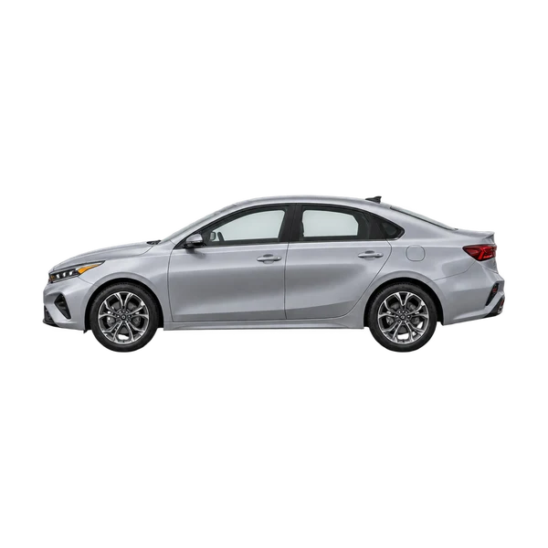 Kia Forte 2025 باللون فضي، منظر جانبي (متجه إلى اليسار)