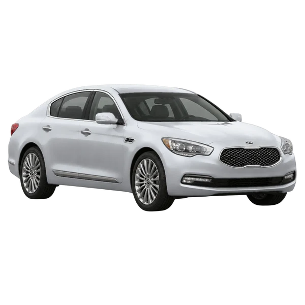 Kia K900 2017 باللون فضي، منظر منظر أمامي بزاوية ثلاثة أرباع (متجه لليسار)