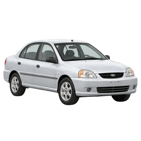 Kia Rio 2002 باللون فضي، منظر زاوية ثلاثة أرباع أمامية (باتجاه اليمين)