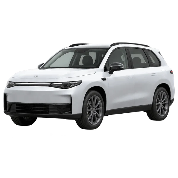 Leapmotor C10 2024 باللون فضي، منظر منظر أمامي بزاوية ثلاثة أرباع (متجه لليسار)